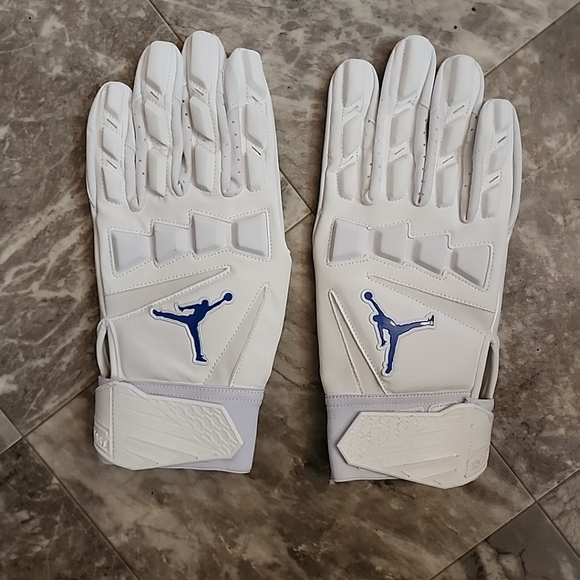 New Nike Jordan Hyperbeast 2.0 Football Gloves Men's 2XL NCAA White Signal Blue - Picture 2 of 3